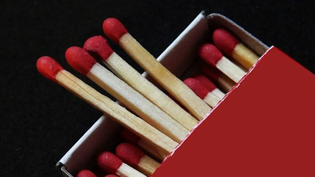 ঠাকুরঘরে কখনও দেশলাই বাক্স বা দেশলাই কাঠি রাখবেন না, কেন এমন নিয়ম জেনে নিন বাস্তু শাস্ত্র