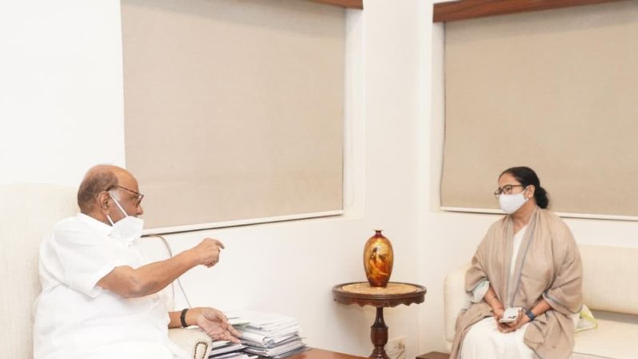 शरद पवार से पॉलिटिकल डिस्कशन के बाद ममता बोलीं UPA का अब अस्तित्व नहीं , राहुल गांधी को लेकर कही ये बात... शरद पवार से पॉलिटिकल डिस्कशन के बाद ममता बोलीं UPA का अब अस्तित्व नहीं , राहुल गांधी को लेकर कही ये बात...