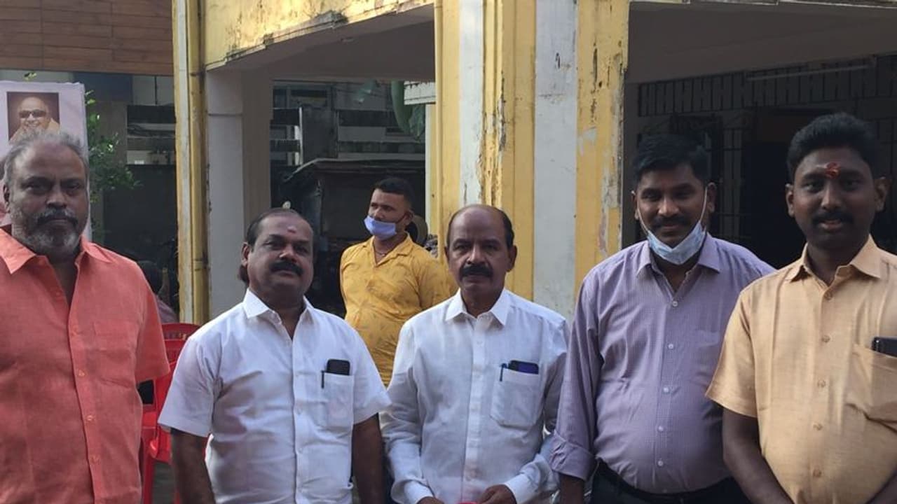 உதயநிதி பிறந்த நாளை முன்னிட்டு நிவாரணம்... வாரி வழங்கிய தயாரிப்பாளர் சங்க நிர்வாகிகள்..! உதயநிதி பிறந்த நாளை முன்னிட்டு நிவாரணம்... வாரி வழங்கிய தயாரிப்பாளர் சங்க நிர்வாகிகள்..!