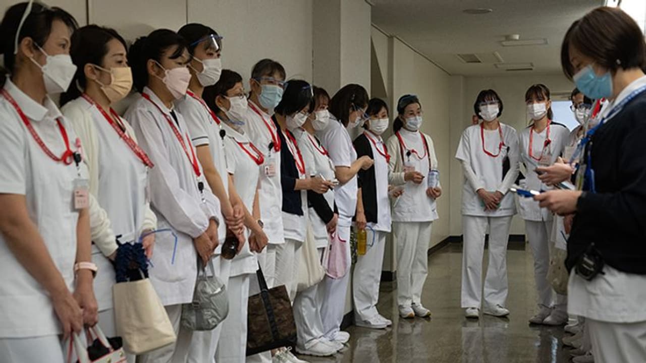 ओमीक्रोन के खतरे के बीच जापान ने शुरू की बूस्टर डोज, खाड़ी देशों में Omicron का पहला मरीज सऊदी अरब में मिला ओमीक्रोन के खतरे के बीच जापान ने शुरू की बूस्टर डोज, खाड़ी देशों में Omicron का पहला मरीज सऊदी अरब में मिला