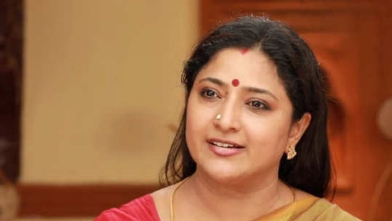 'ராஜா ராணி 2' சீரியல் அம்மா நடிகையின் ஆபாச புகைப்படத்தால் பரபரப்பு! வெளியான அதிர்ச்சி தகவல்! 'ராஜா ராணி 2' சீரியல் அம்மா நடிகையின் ஆபாச புகைப்படத்தால் பரபரப்பு! வெளியான அதிர்ச்சி தகவல்!