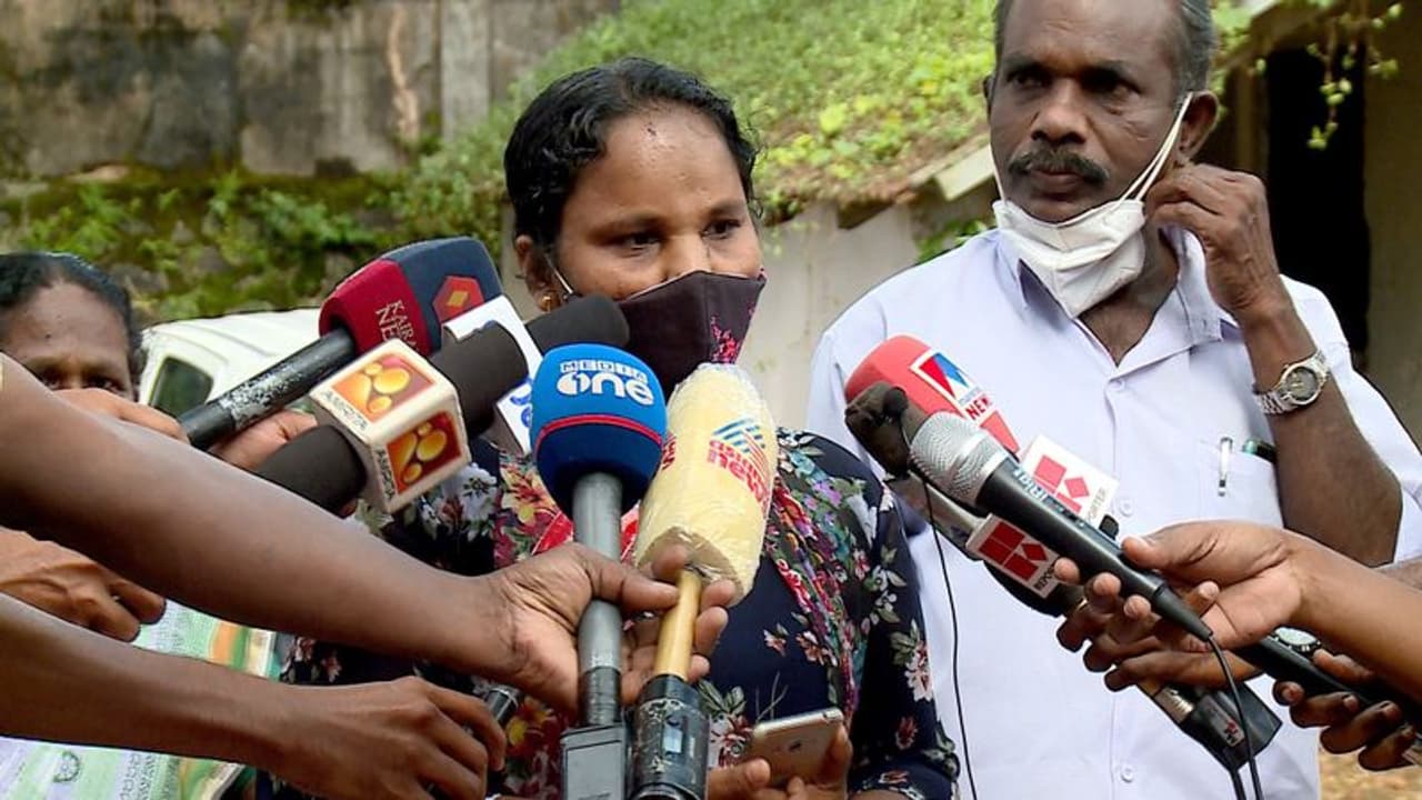 പായിപ്പാട് പഞ്ചായത്ത് പ്രസിഡന്റ് മർദ്ദിച്ചതായി വീട്ടമ്മയുടെ പരാതി; തന്നെയാണ് മർദ്ദിച്ചതെന്ന് പ്രസിഡന്റ്