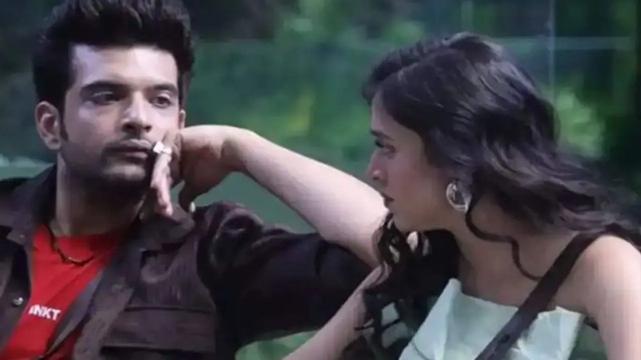 Bigg Boss 15: Rakhi Sawant के पति ने की Tejasswi Prakash के साथ गलत हरकत, फिर इनसे की शिकायत Bigg Boss 15: Rakhi Sawant के पति ने की Tejasswi Prakash के साथ गलत हरकत, फिर इनसे की शिकायत