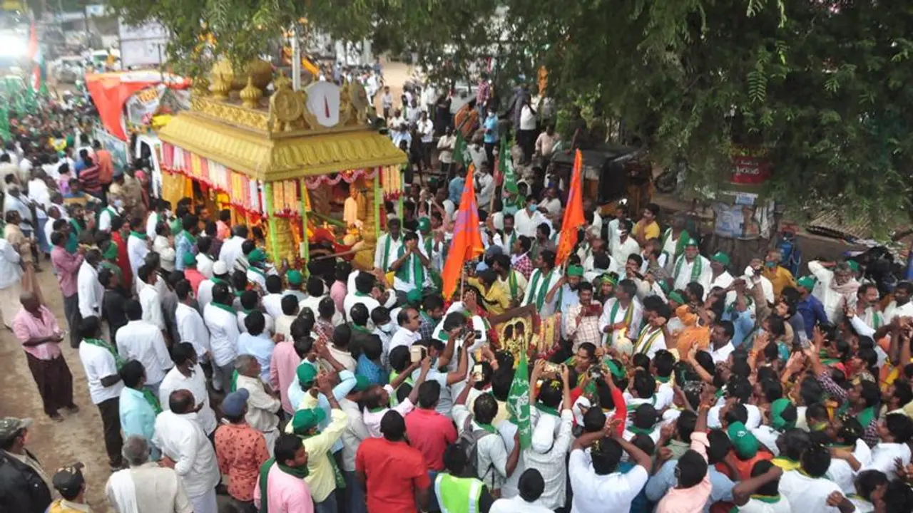 అలిపిరి వద్ద ముగిసిన అమరావతి రైతుల మహాపాదయాత్ర.. రేపు శ్రీవారి దర్శనం చేసుకోనున్న రైతులు అలిపిరి వద్ద ముగిసిన అమరావతి రైతుల మహాపాదయాత్ర.. రేపు శ్రీవారి దర్శనం చేసుకోనున్న రైతులు