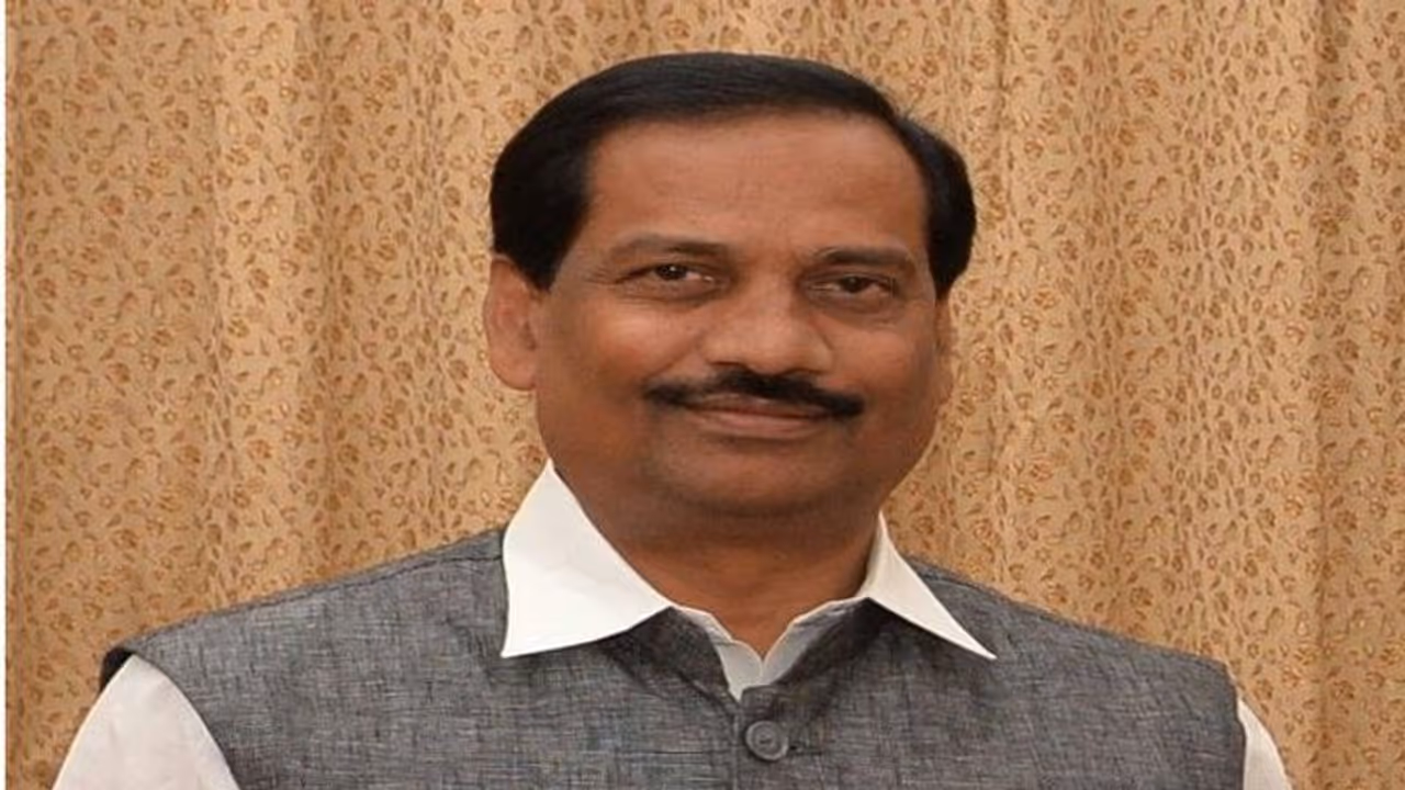 బీజేపీలో చేరిన విఠల్.. కండువా కప్పి ఆహ్వానించిన కేంద్రమంత్రి అబ్బాస్ నక్వీ.. బీజేపీలో చేరిన విఠల్.. కండువా కప్పి ఆహ్వానించిన కేంద్రమంత్రి అబ్బాస్ నక్వీ..