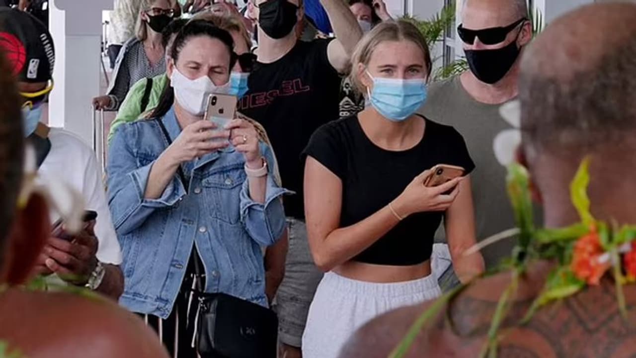 Omicron की दहशत के बीच इस देश ने खोली अपनी सीमाएं, लेकिन आने से पहले कराने होंगे 50 हजार रु के टेस्ट Omicron की दहशत के बीच इस देश ने खोली अपनी सीमाएं, लेकिन आने से पहले कराने होंगे 50 हजार रु के टेस्ट