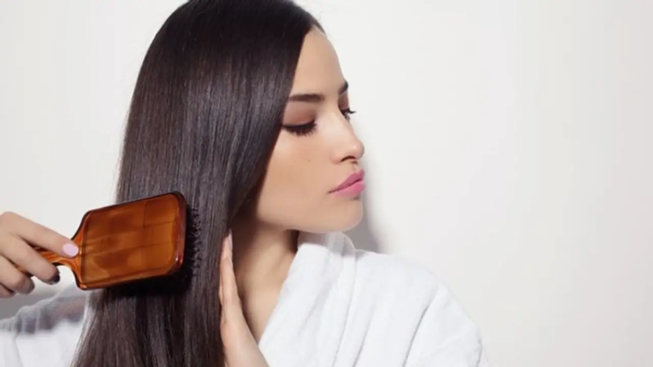 Hair Care : സ്ട്രൈറ്റനിംഗ് ചെയ്തതിന് ശേഷം തലമുടി കൊഴിച്ചില്‍; പരീക്ഷിക്കാം ഈ ഹെയർ മാസ്കുകൾ...