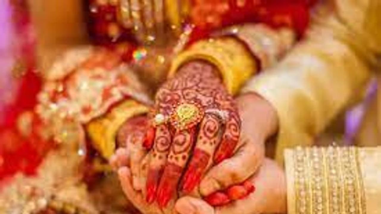 പതിനേഴുകാരിയെ മൂന്ന് തവണ വിവാഹം കഴിപ്പിച്ച് അമ്മ; നാലാം തവണ കുടുങ്ങി