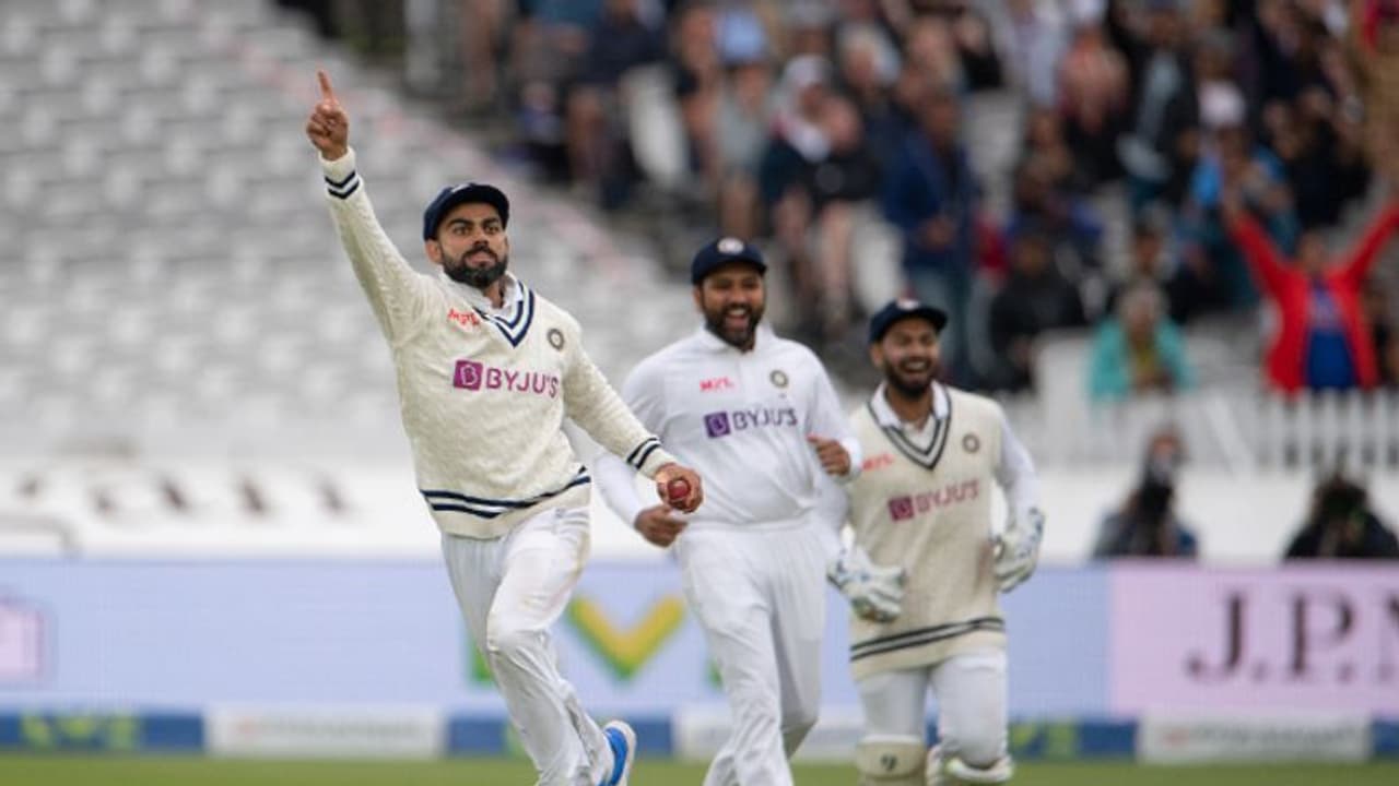 Omicron : ടീം ഇന്ത്യയുടെ ദക്ഷിണാഫ്രിക്കന് പര്യടനം വൈകിയേക്കും, ചര്ച്ച ചെയ്യാന് ബിസിസിഐ റിപ്പോര്ട്ട് Omicron : ടീം ഇന്ത്യയുടെ ദക്ഷിണാഫ്രിക്കന് പര്യടനം വൈകിയേക്കും, ചര്ച്ച ചെയ്യാന് ബിസിസിഐ റിപ്പോര്ട്ട്