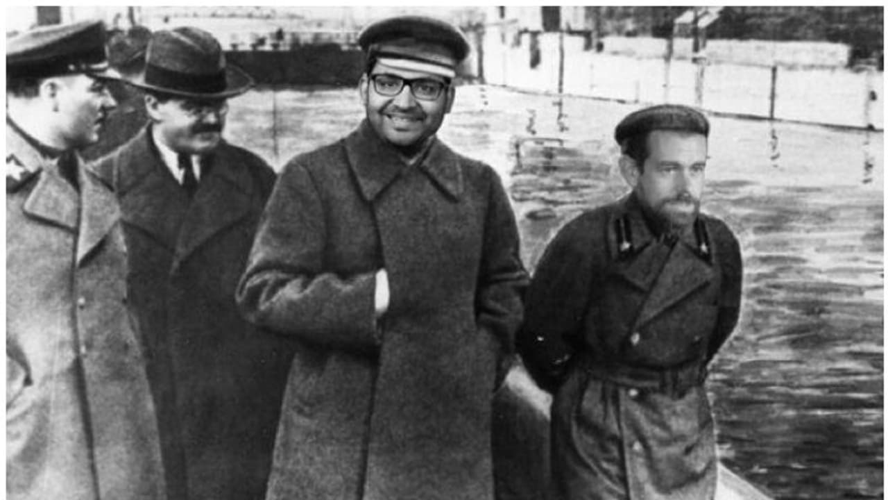 భారత సంతతి సీఈవో పరాగ్ అగర్వాల్పై ఎలన్ మస్క్ సెటైర్.. స్టాలిన్తో పోలిక భారత సంతతి సీఈవో పరాగ్ అగర్వాల్పై ఎలన్ మస్క్ సెటైర్.. స్టాలిన్తో పోలిక