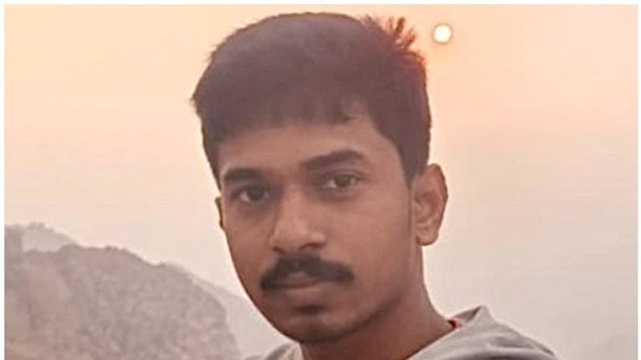 Gulf News : ലിഫ്റ്റിന്റെ കുഴിയില് വീണ് പ്രവാസി മലയാളി യുവാവ് മരിച്ചു Gulf News : ലിഫ്റ്റിന്റെ കുഴിയില് വീണ് പ്രവാസി മലയാളി യുവാവ് മരിച്ചു