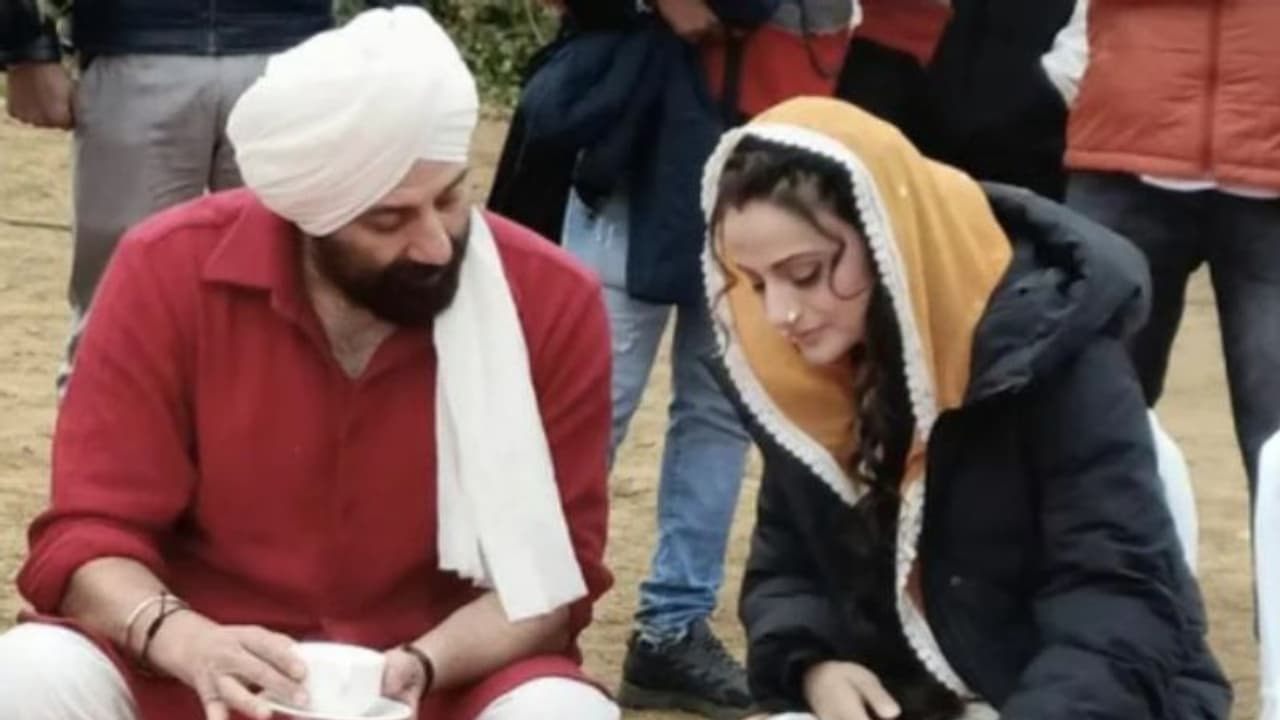 Gadar 2 : സണ്ണി ഡിയോള് ചിത്രം 'ഗദാര് 2' ഷൂട്ടിംഗ് തുടങ്ങി, രണ്ടാം ഭാഗം 10 വര്ഷത്തിന് ശേഷം Gadar 2 : സണ്ണി ഡിയോള് ചിത്രം 'ഗദാര് 2' ഷൂട്ടിംഗ് തുടങ്ങി, രണ്ടാം ഭാഗം 10 വര്ഷത്തിന് ശേഷം