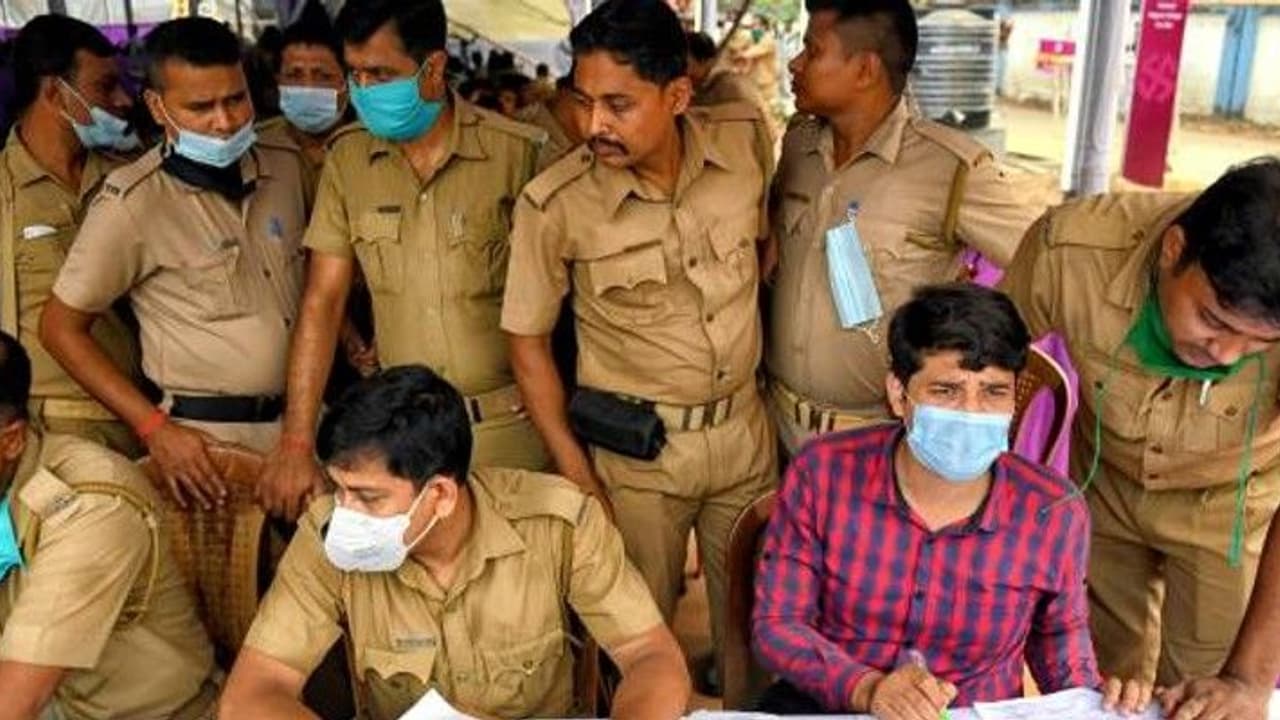 WB SI Recruitment পশ্চিমবঙ্গ পুলিশের সাব ইন্সপেক্টর পদে নিয়োগের বিজ্ঞপ্তি জারি জানুন আবেদন করবেন কীভাবে WB SI Recruitment পশ্চিমবঙ্গ পুলিশের সাব ইন্সপেক্টর পদে নিয়োগের বিজ্ঞপ্তি জারি জানুন আবেদন করবেন কীভাবে