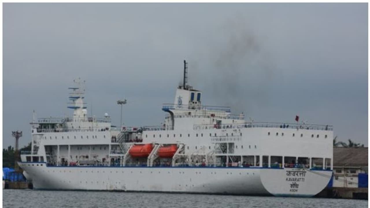 MV Kavaratti : ലക്ഷദ്വീപിലേക്കുള്ള യാത്രാക്കപ്പലിന് തീപിടിച്ചു, യാത്രക്കാരെ രക്ഷപ്പെടുത്തി MV Kavaratti : ലക്ഷദ്വീപിലേക്കുള്ള യാത്രാക്കപ്പലിന് തീപിടിച്ചു, യാത്രക്കാരെ രക്ഷപ്പെടുത്തി