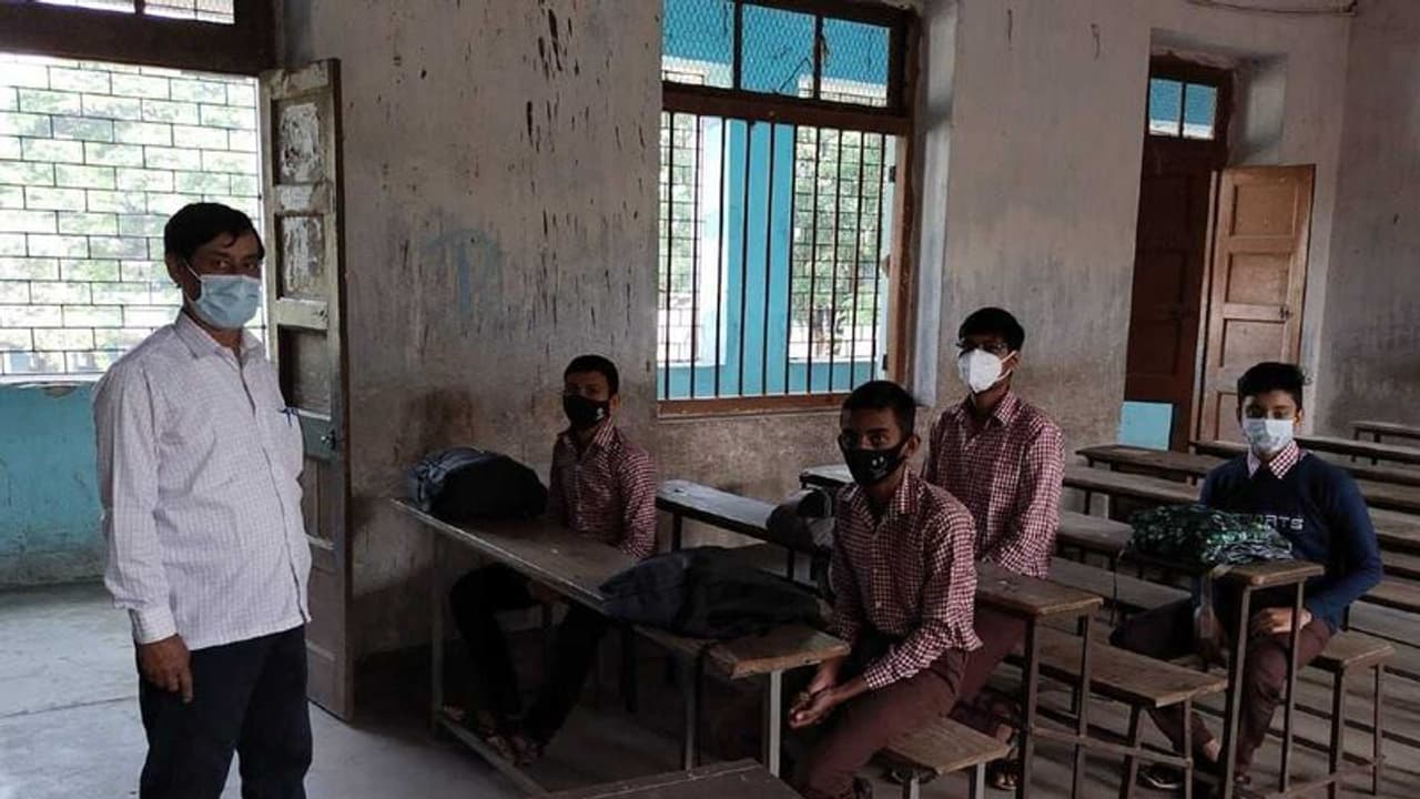 School Student: স্কুলের ঘণ্টার সঙ্গে পাল্লা দিতে গিয়ে নাজেহাল, খালি পেটেই ছুটছে পড়ুয়ারা School Student: স্কুলের ঘণ্টার সঙ্গে পাল্লা দিতে গিয়ে নাজেহাল, খালি পেটেই ছুটছে পড়ুয়ারা