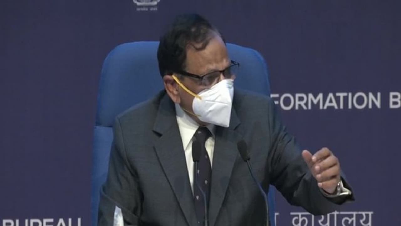 Omicron : டெல்டா வைரஸை விட ஒமைக்ரான் 5 மடங்கு வேகமாக பரவும்… மத்திய சுகாதாரத்துறை அதிர்ச்சி தகவல்!!