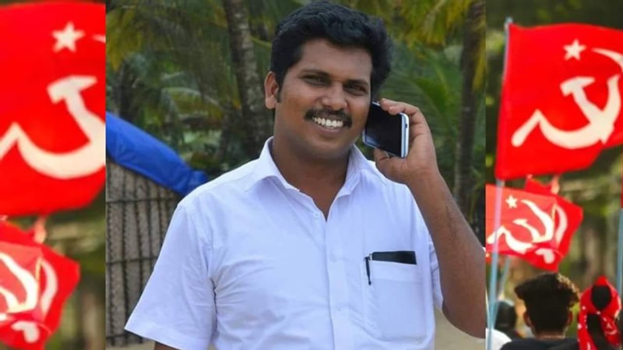 Sandeep Murder : ഫോണ് കോള് തന്റേത് തന്നെയെന്ന് വിഷ്ണു; സന്ദീപ് വധക്കേസില് പൊലീസിന് നിര്ണായക തെളിവുകള് Sandeep Murder : ഫോണ് കോള് തന്റേത് തന്നെയെന്ന് വിഷ്ണു; സന്ദീപ് വധക്കേസില് പൊലീസിന് നിര്ണായക തെളിവുകള്
