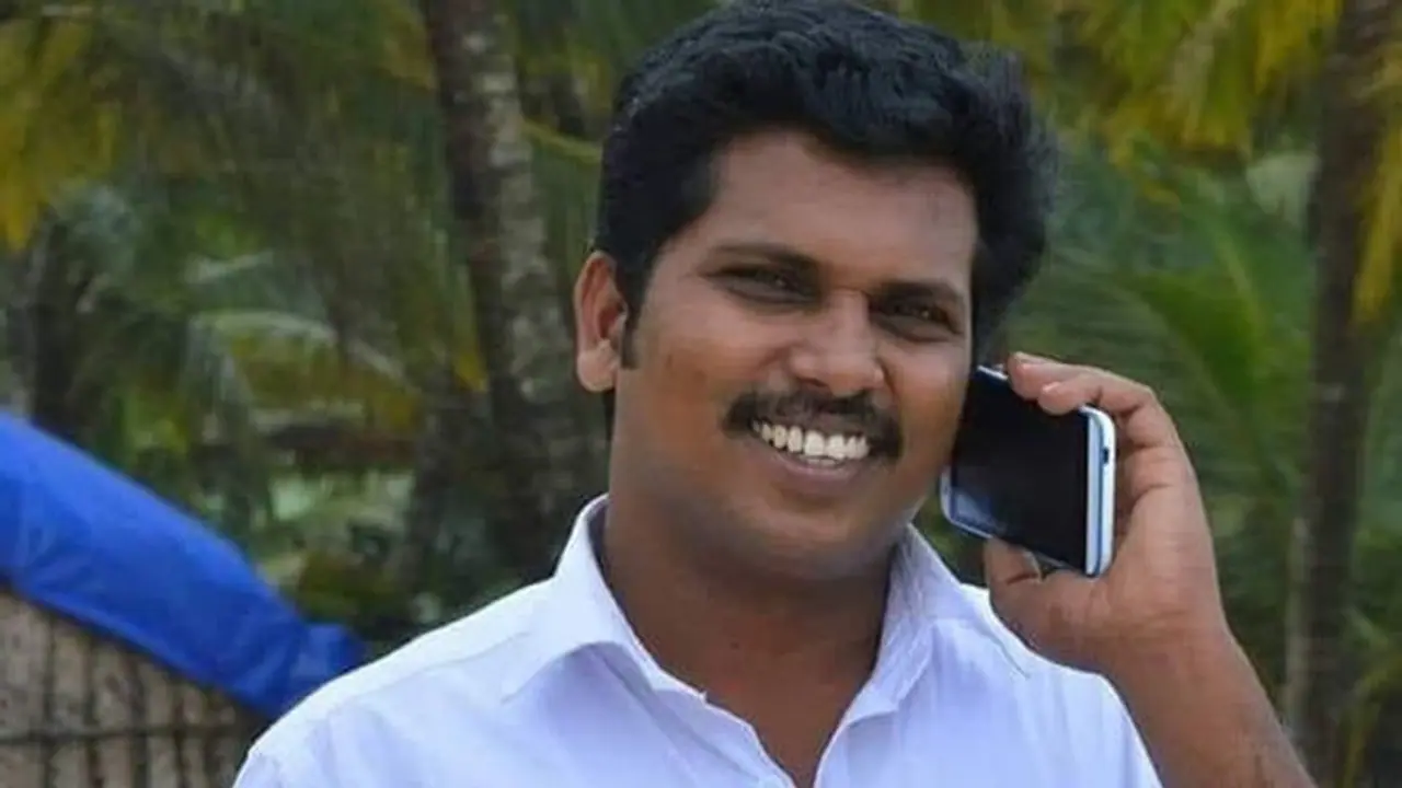 CPI leader Murder: केरल में माकपा नेता की हत्या, बाइक से पीछा करके हमलावर ने किए चाकू 11 वार CPI leader Murder: केरल में माकपा नेता की हत्या, बाइक से पीछा करके हमलावर ने किए चाकू 11 वार