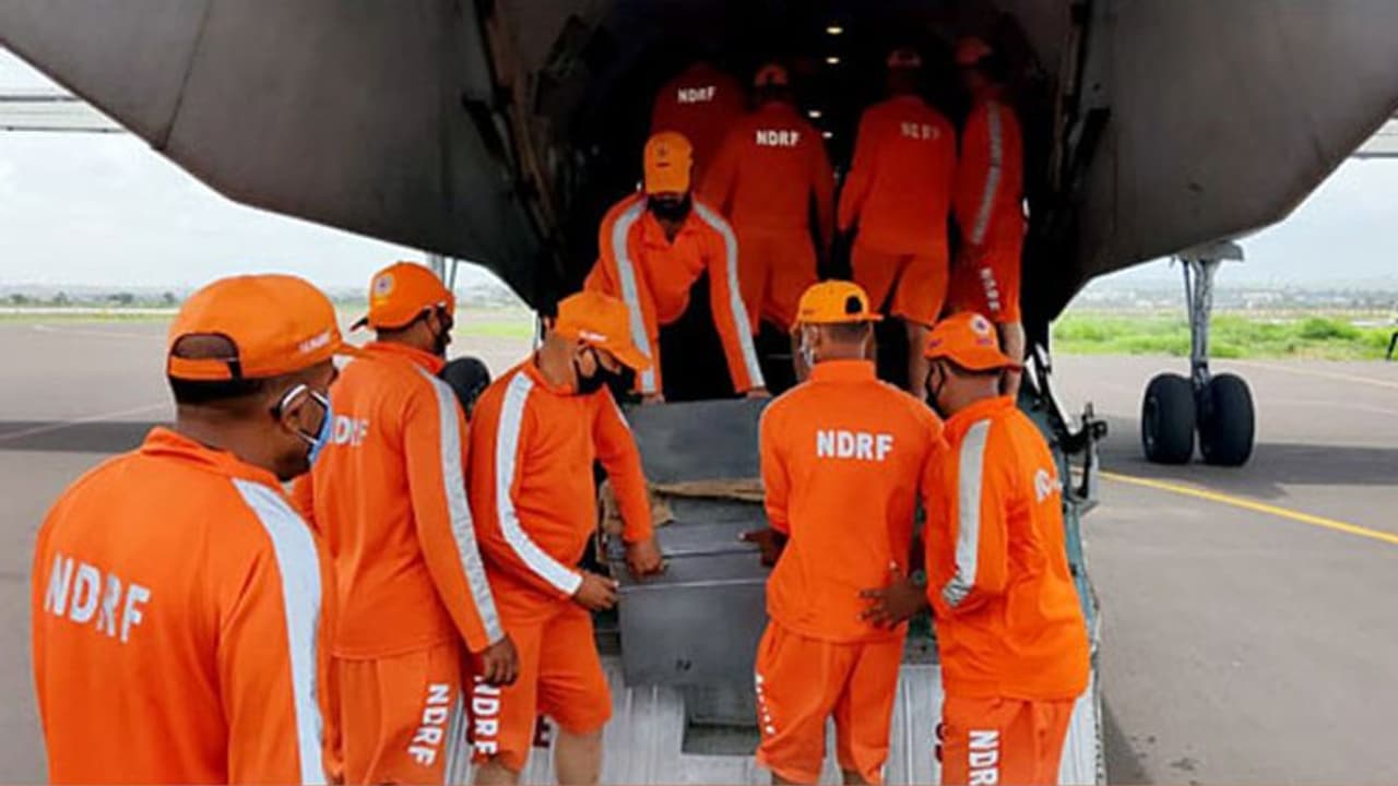 Cyclone Jawad: आंध्र प्रदेश ओडिशा में Alert, सेना तैनात; वेस्टर्न डिस्टर्बेंस से कश्मीर में बर्फबारी के आसार Cyclone Jawad: आंध्र प्रदेश ओडिशा में Alert, सेना तैनात; वेस्टर्न डिस्टर्बेंस से कश्मीर में बर्फबारी के आसार