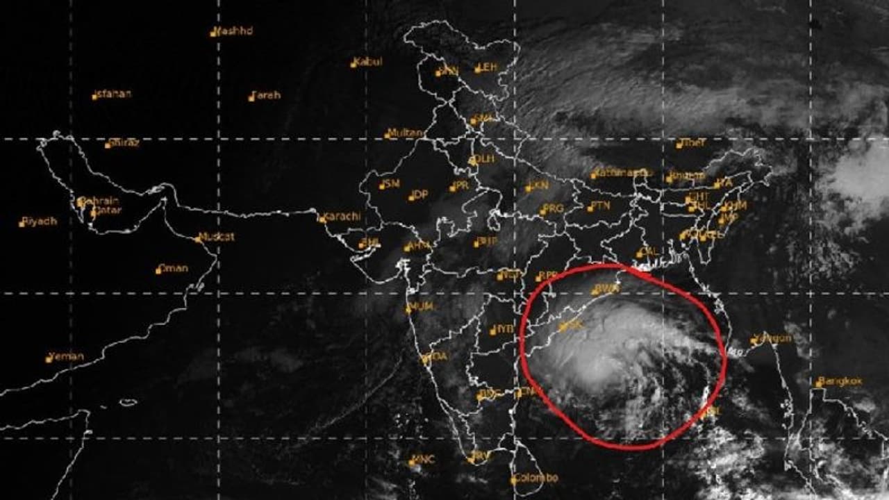 Cyclone Jawad: తుఫానుగా మారిన వాయుగుండం... విశాఖకు 516కి.మీ దూరంలో కేంద్రీకృతం Cyclone Jawad: తుఫానుగా మారిన వాయుగుండం... విశాఖకు 516కి.మీ దూరంలో కేంద్రీకృతం