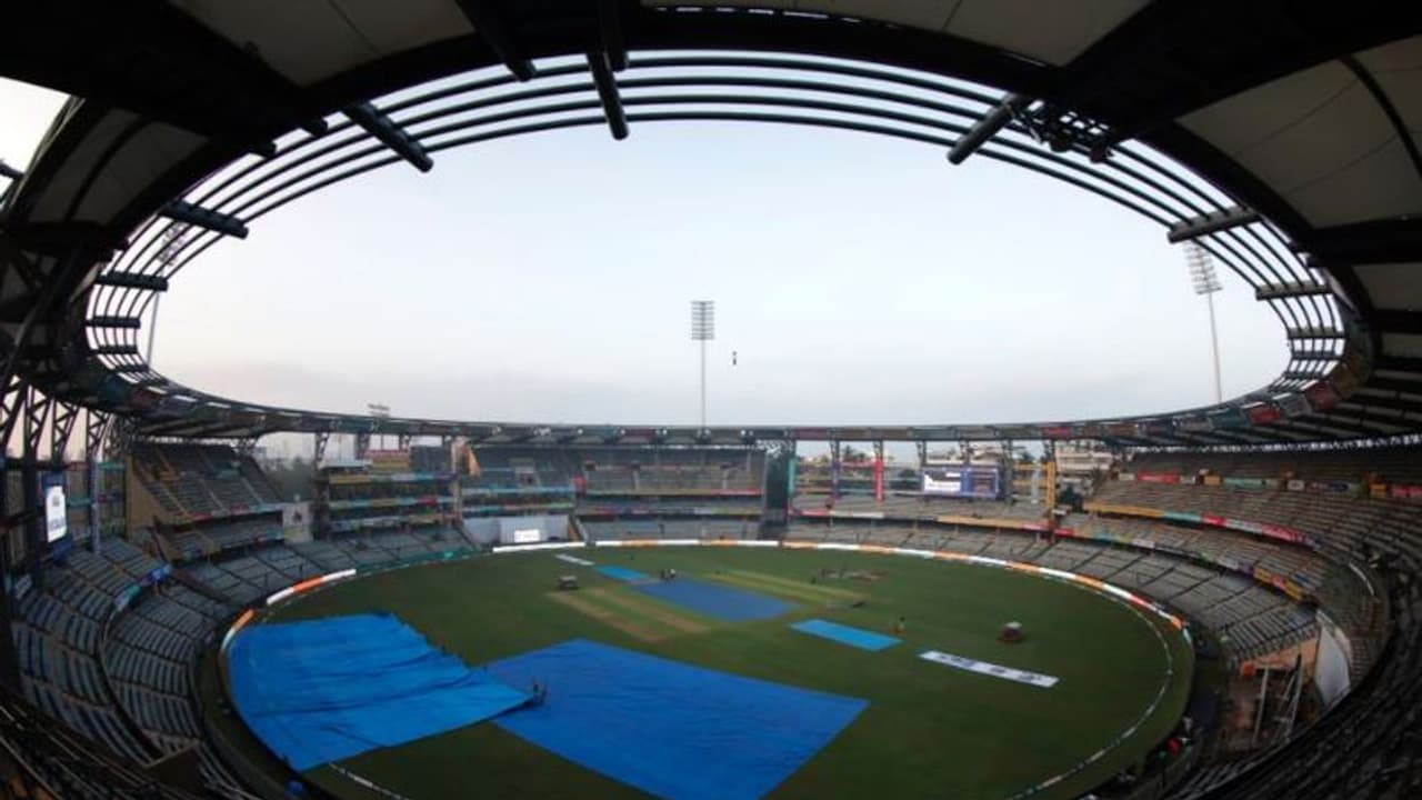 Ind vs Nz: বৃষ্টির কারণে দেরিতে শুরু ম্যাচ, চোটের কবলে জোর ধাক্কা দুই দলে Ind vs Nz: বৃষ্টির কারণে দেরিতে শুরু ম্যাচ, চোটের কবলে জোর ধাক্কা দুই দলে