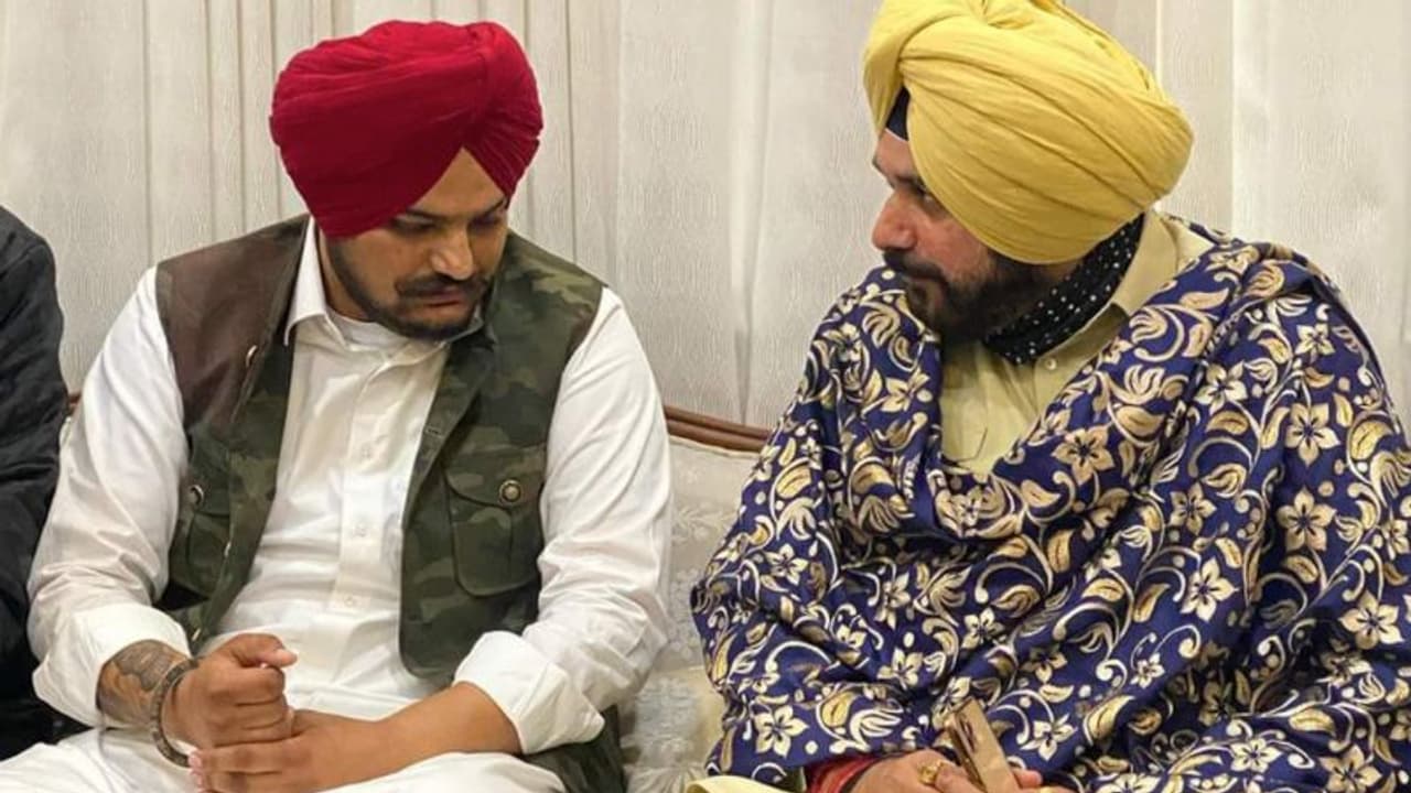 Punjab Election 2022: Punjabi singer Sidhu Moosewala joins Congress ahead of polls Punjab Election 2022: Punjabi singer Sidhu Moosewala joins Congress ahead of polls