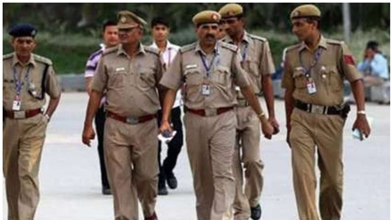 Delhi Police Recruitment : ദില്ലി പൊലീസ് റിക്രൂട്ട്മെന്റ്; ഒഴിവുകൾ 5; ശമ്പളം 40000 വരെ; അവസാന തീയതി ഡിസംബർ 14 Delhi Police Recruitment : ദില്ലി പൊലീസ് റിക്രൂട്ട്മെന്റ്; ഒഴിവുകൾ 5; ശമ്പളം 40000 വരെ; അവസാന തീയതി ഡിസംബർ 14