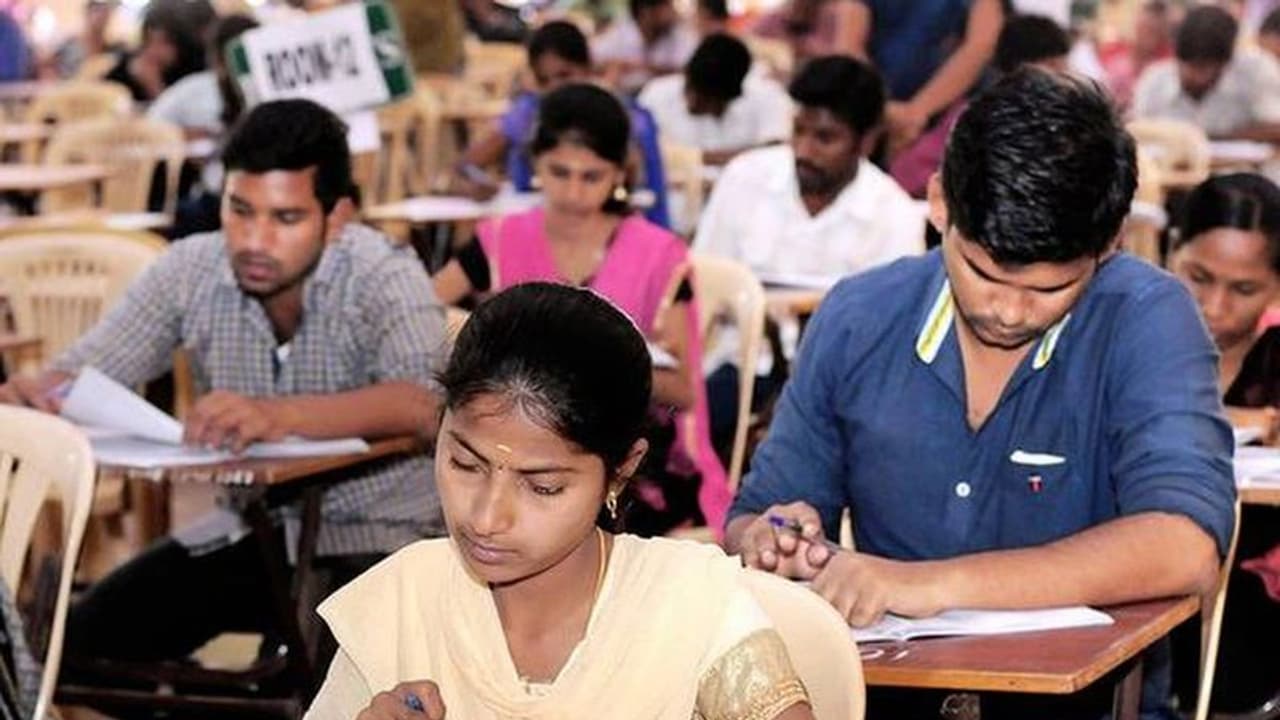 TNPSC : போட்டித்தேர்வர்கள் கவனத்திற்கு.. 'டிஎன்பிஎஸ்சி' வெளியிட்ட முக்கிய அறிவிப்பு.. என்ன தெரியுமா..? TNPSC : போட்டித்தேர்வர்கள் கவனத்திற்கு.. 'டிஎன்பிஎஸ்சி' வெளியிட்ட முக்கிய அறிவிப்பு.. என்ன தெரியுமா..?