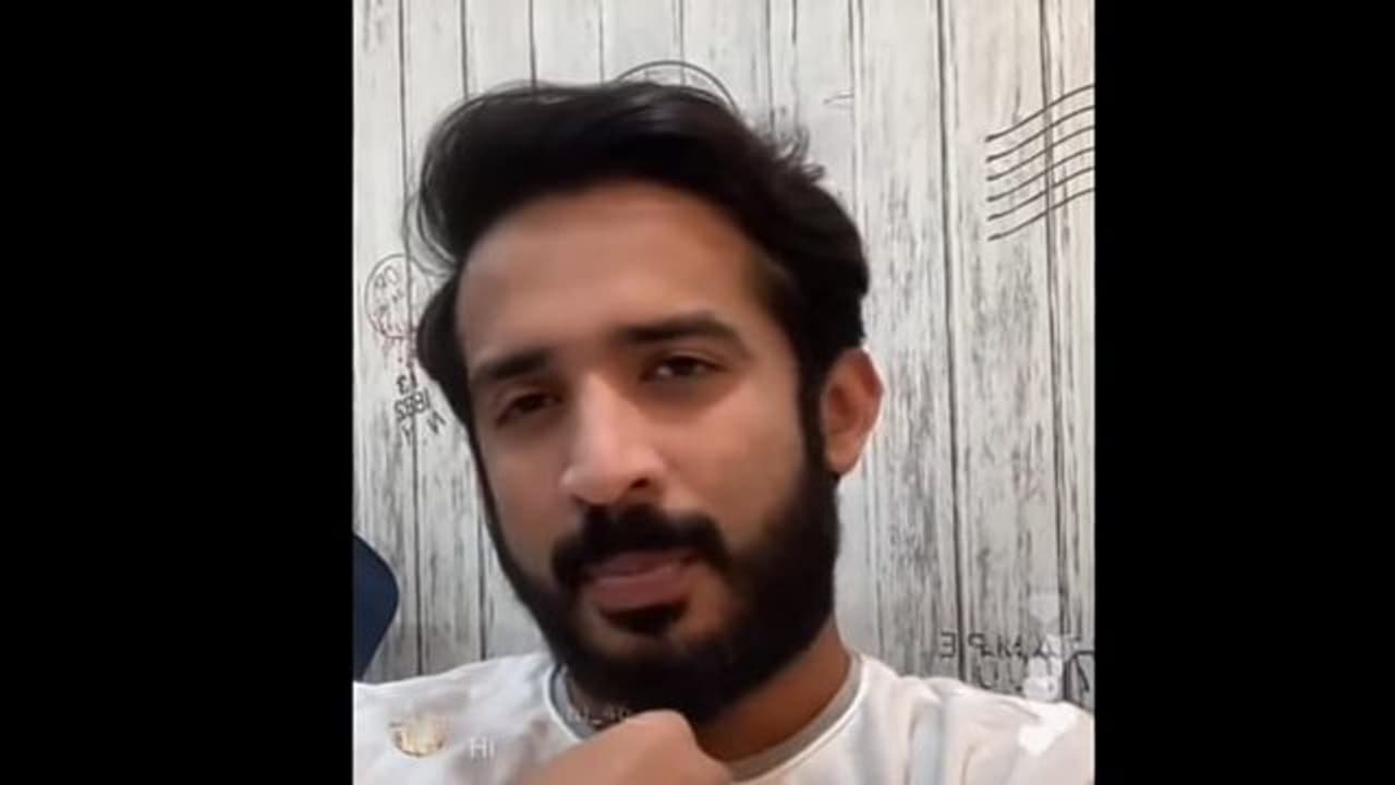 పోలీసులను ఆశ్రయించిన `బిగ్బాస్5` ఫేమ్ యాంకర్ రవి.. అతడి కోసం ఆటో డ్రైవర్గా పోలీసులను ఆశ్రయించిన `బిగ్బాస్5` ఫేమ్ యాంకర్ రవి.. అతడి కోసం ఆటో డ్రైవర్గా