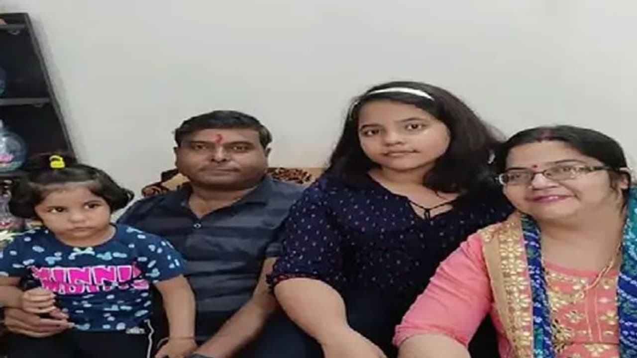 UP News: पति पत्नी ने बेटी समेत किया सुसाइड, एक बच्ची की हालत गंभीर UP News: पति पत्नी ने बेटी समेत किया सुसाइड, एक बच्ची की हालत गंभीर