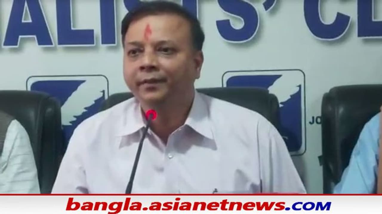 Hindi Education: তৃণমূলের হাত ধরেই ঢেলে সাজছে অ্যাকাডেমি, এবার হিন্দিতেই দেওয়া যাবে বি এড