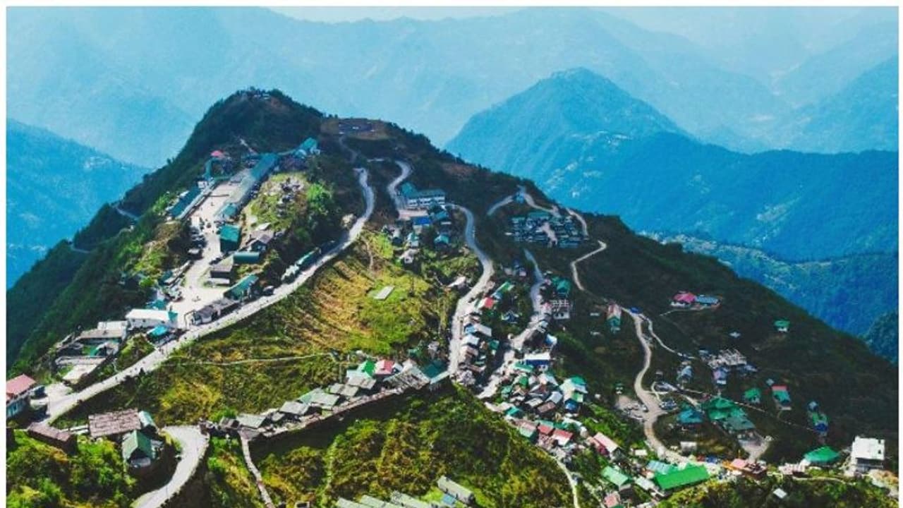 ধসের জেরে সিকিমে ব্যাহত যান চলাচল, বাংলার পর্যটকদের ফেরাতে বিশেষ বাসের ব্যবস্থা করল প্রশাসন 