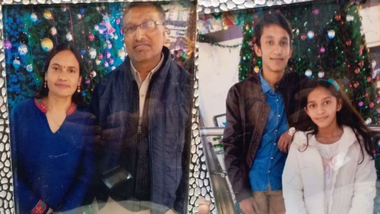 कानपुर: प्रोफेसर ने की पत्नी और बच्चों की हत्या, सुसाइड नोट में लिखा 'ओमिक्रॉन सबको मार डालेगा' कानपुर: प्रोफेसर ने की पत्नी और बच्चों की हत्या, सुसाइड नोट में लिखा 'ओमिक्रॉन सबको मार डालेगा'