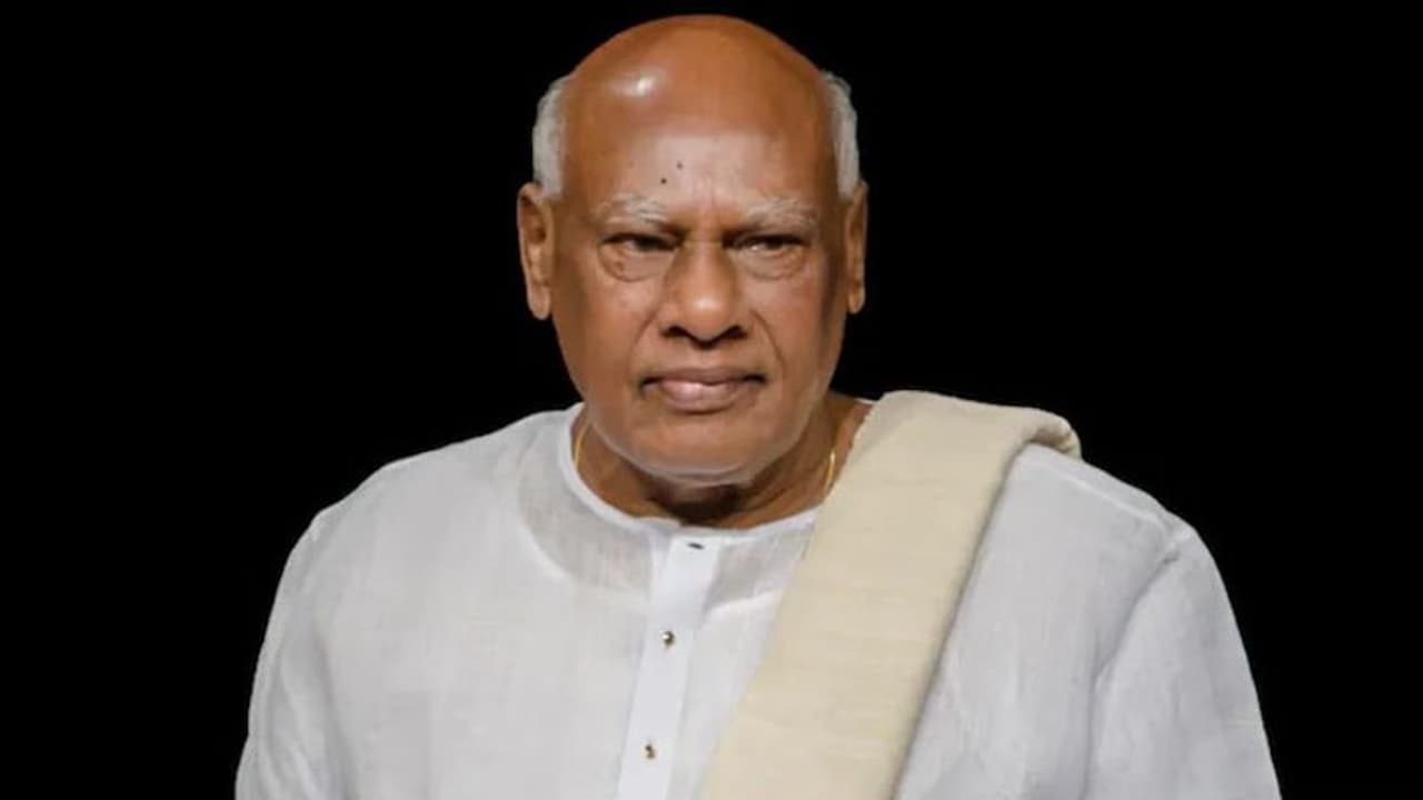 Konijeti Rosaiah: आंध्र प्रदेश के पूर्व CM कोनिजेती रोसैया का निधन, PM ने tweet करके जताया शोक Konijeti Rosaiah: आंध्र प्रदेश के पूर्व CM कोनिजेती रोसैया का निधन, PM ने tweet करके जताया शोक