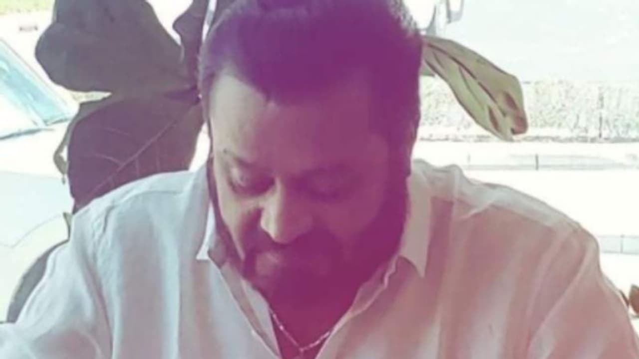 Suresh Gopi : സുരേഷ് ഗോപിയോട് നന്ദി പറയാൻ കുഞ്ഞും കുടുംബവുമെത്തി, കുറിപ്പുമായി പ്രൊഡക്ഷൻ കണ്ട്രോളര് Suresh Gopi : സുരേഷ് ഗോപിയോട് നന്ദി പറയാൻ കുഞ്ഞും കുടുംബവുമെത്തി, കുറിപ്പുമായി പ്രൊഡക്ഷൻ കണ്ട്രോളര്