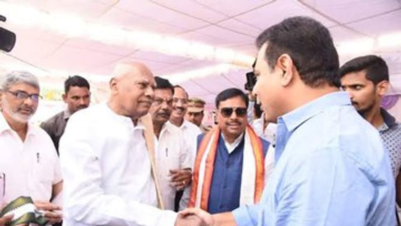 Konijeti Rosaiah Death: తెలంగాణలో మూడు రోజులు సంతాప దినాలు.. ప్రభుత్వ లాంఛనాలతో అంత్యక్రియలు Konijeti Rosaiah Death: తెలంగాణలో మూడు రోజులు సంతాప దినాలు.. ప్రభుత్వ లాంఛనాలతో అంత్యక్రియలు