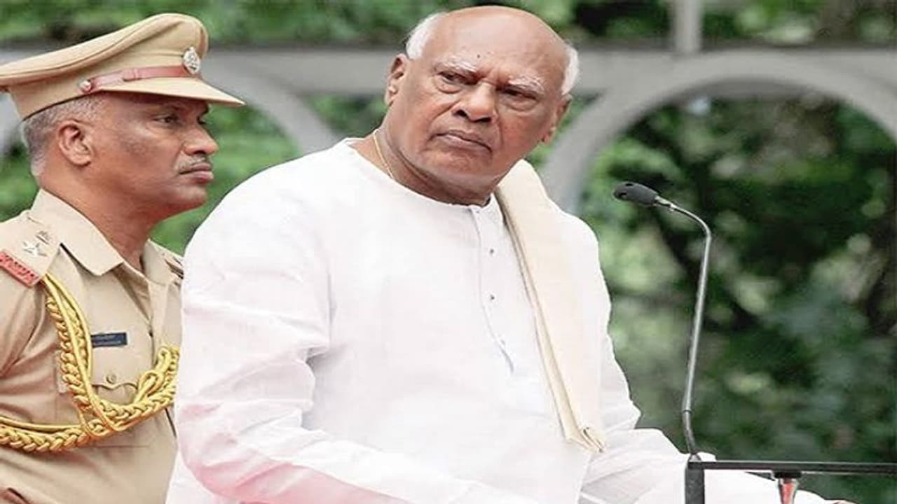 Konijeti Rosaiah: సీఎంగా రోశయ్య చేసిన ఆ పనిని మెచ్చుకున్న కాంగ్రెస్ అధిష్టానం.. Konijeti Rosaiah: సీఎంగా రోశయ్య చేసిన ఆ పనిని మెచ్చుకున్న కాంగ్రెస్ అధిష్టానం..