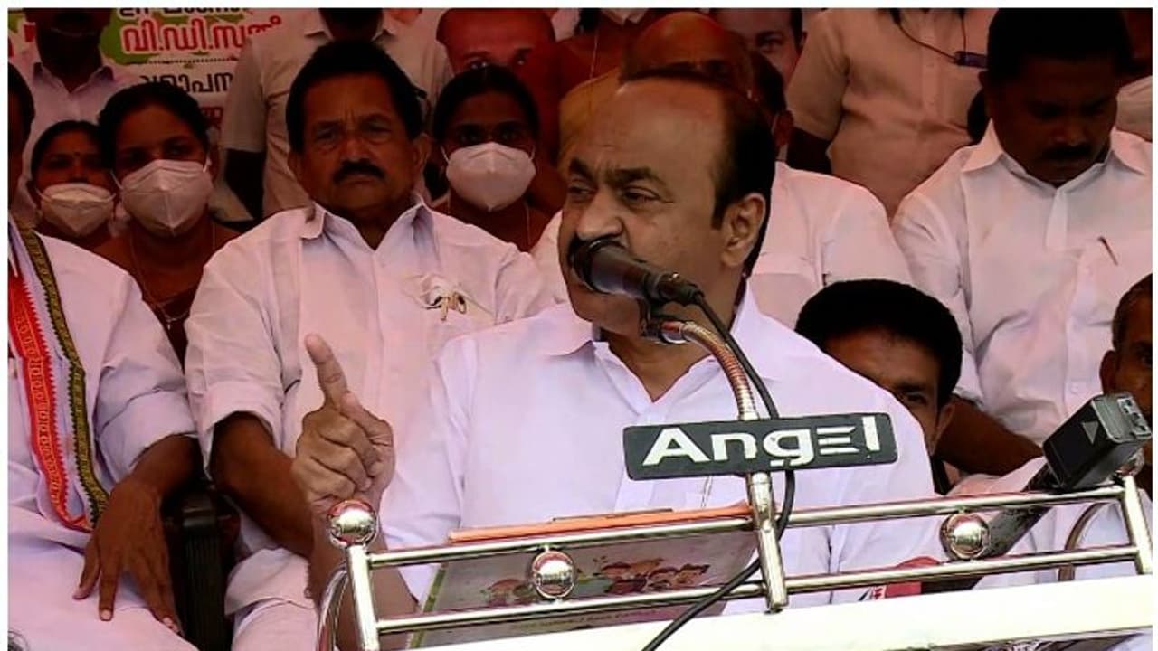 'പിണറായിയും കോടിയേരിയും മുതലാളിമാരെ പോലെ'; ഇടതുപക്ഷത്ത് നിന്ന് തീവ്രവലതുപക്ഷത്തിലേക്ക് വ്യതിയാനം: സതീശന് 'പിണറായിയും കോടിയേരിയും മുതലാളിമാരെ പോലെ'; ഇടതുപക്ഷത്ത് നിന്ന് തീവ്രവലതുപക്ഷത്തിലേക്ക് വ്യതിയാനം: സതീശന്