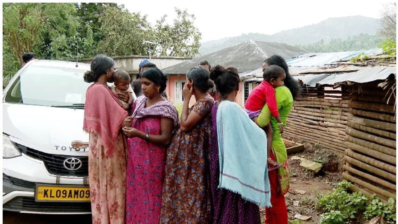 Attappadi : അട്ടപ്പാടിയിലെ അഴിമതി അവസാനിക്കുന്നില്ല; ആദിവാസികള്ക്ക് ചികിത്സയ്ക്കായി നല്കുന്ന ഫണ്ട് വകമാറ്റി Attappadi : അട്ടപ്പാടിയിലെ അഴിമതി അവസാനിക്കുന്നില്ല; ആദിവാസികള്ക്ക് ചികിത്സയ്ക്കായി നല്കുന്ന ഫണ്ട് വകമാറ്റി