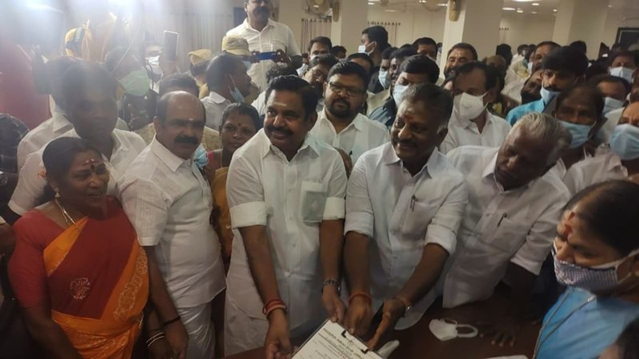 എടപ്പാടിക്ക് തിരിച്ചടി: പനീൽസെൽവത്തെ പുറത്താക്കിയ നടപടി അസാധുവമാക്കി മദ്രാസ് ഹൈക്കോടതി 