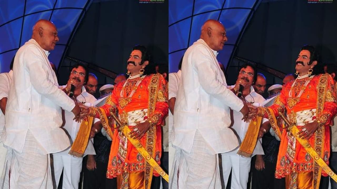 Konijeti Rosaiah Death: మాజీ సీఎం రోశయ్యతో బాలకృష్ణ... వైరల్ గా త్రోబ్యాక్ పిక్