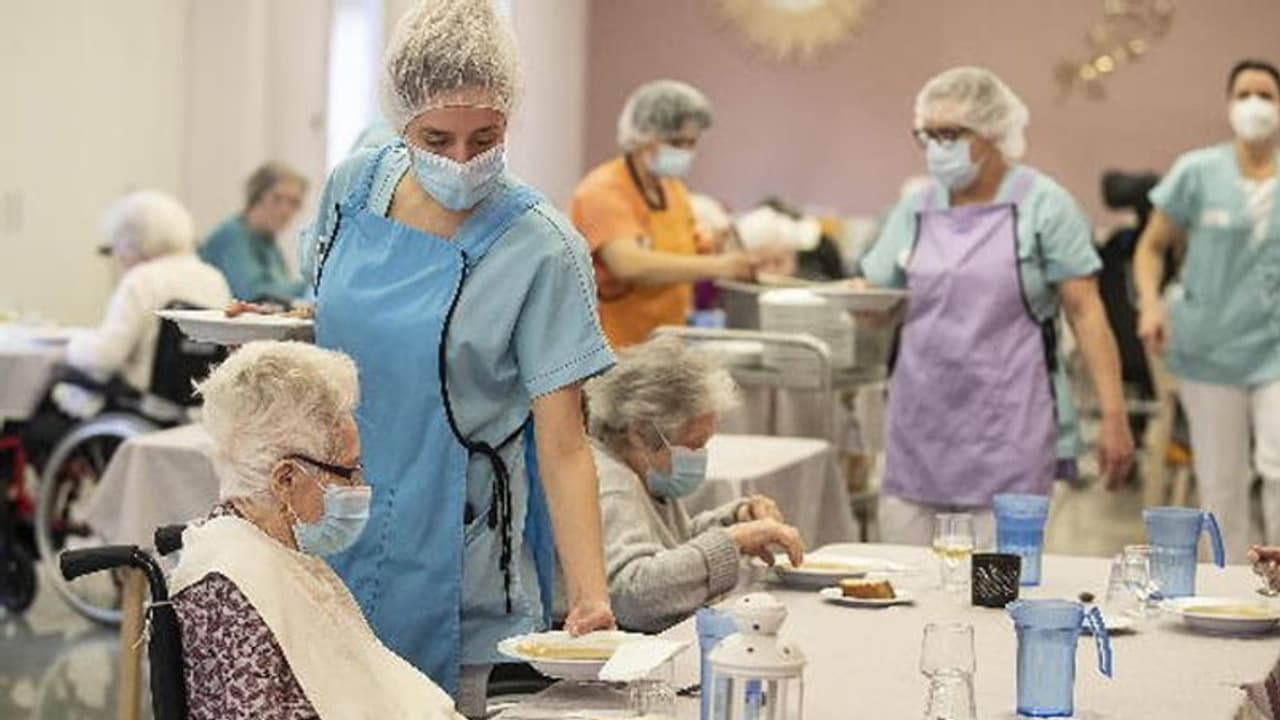 देश में Omicron का आया एक और केस: गुजरात में हुई खतरनाक वायरस की एंट्री, अफ्रीका से लौटा था शख्स.. देश में Omicron का आया एक और केस: गुजरात में हुई खतरनाक वायरस की एंट्री, अफ्रीका से लौटा था शख्स..