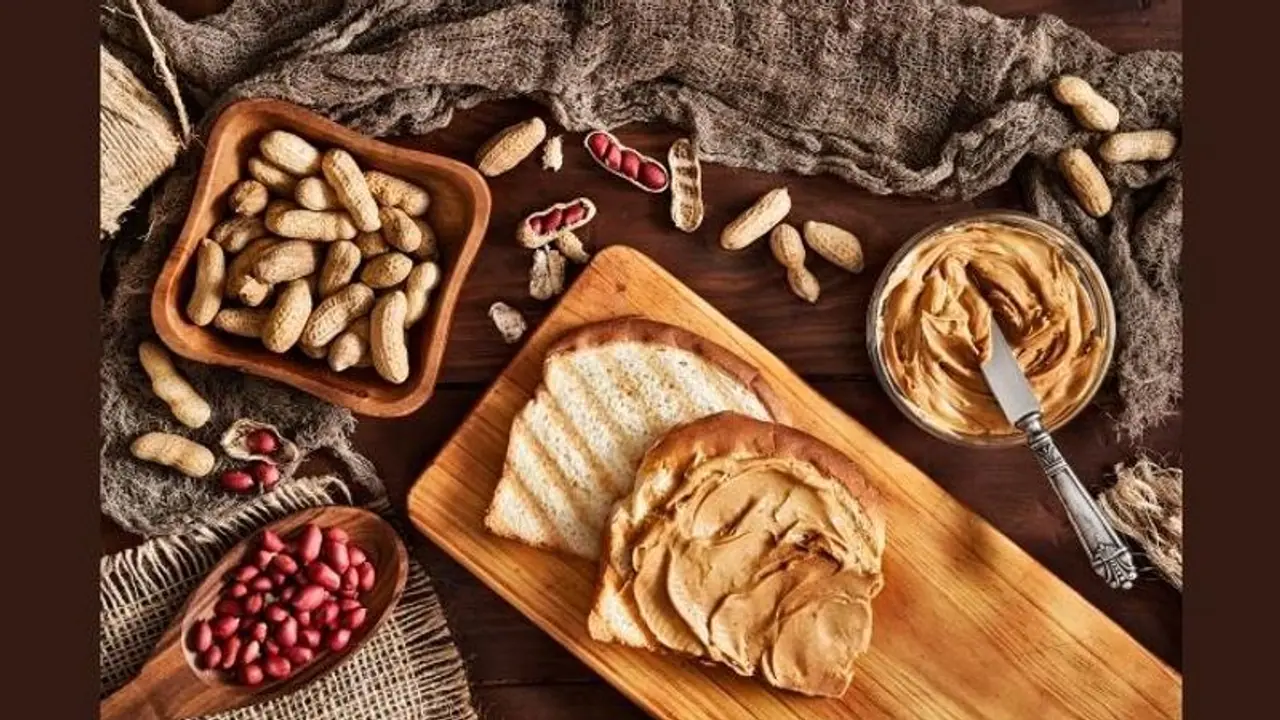 Health: पीनट बटर में छुपे हैं सेहत के ये राज, जानें इसे खाने के फायदे Health: पीनट बटर में छुपे हैं सेहत के ये राज, जानें इसे खाने के फायदे