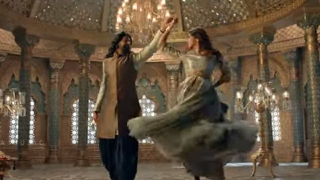 Marakkar Song : കേരള സംസ്ഥാന ചലച്ചിത്ര അവാര്ഡ് നേടിയ കൊറിയോഗ്രാഫി, പ്രണവ് മോഹൻലാലിന്റെ ഗാനരംഗം Marakkar Song : കേരള സംസ്ഥാന ചലച്ചിത്ര അവാര്ഡ് നേടിയ കൊറിയോഗ്രാഫി, പ്രണവ് മോഹൻലാലിന്റെ ഗാനരംഗം