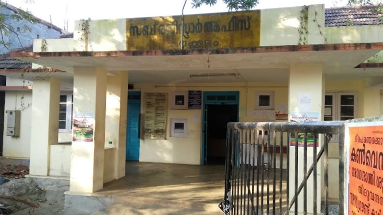 കഴക്കൂട്ടം സബ് രജിസ്ട്രാർ ഓഫീസിൽ വിജിലൻസ് പരിശോധന: 4875 രൂപ കണ്ടെത്തി കഴക്കൂട്ടം സബ് രജിസ്ട്രാർ ഓഫീസിൽ വിജിലൻസ് പരിശോധന: 4875 രൂപ കണ്ടെത്തി