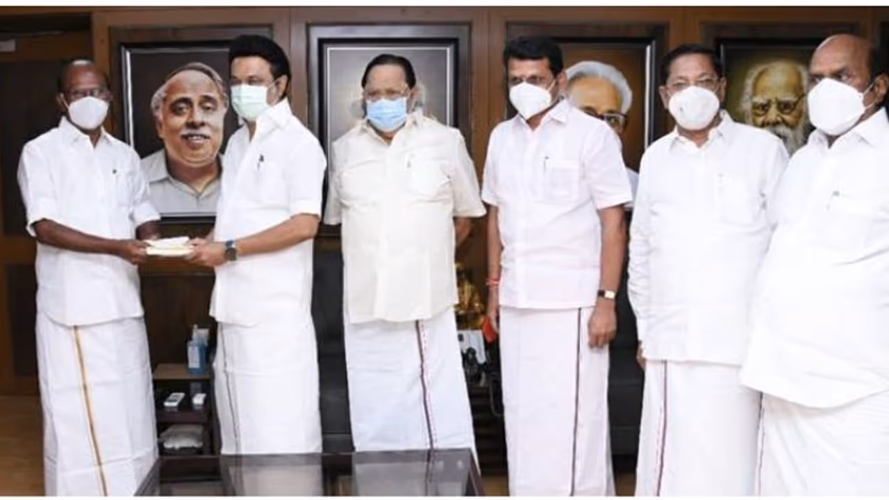 இனி தருமபுரியில் திமுக வீக் கிடையாது.. மாஜி அமைச்சர் பழனியப்பன் வருகையால் நிம்மதி பெருமூச்சு விட்ட ஸ்டாலின்.! இனி தருமபுரியில் திமுக வீக் கிடையாது.. மாஜி அமைச்சர் பழனியப்பன் வருகையால் நிம்மதி பெருமூச்சு விட்ட ஸ்டாலின்.!