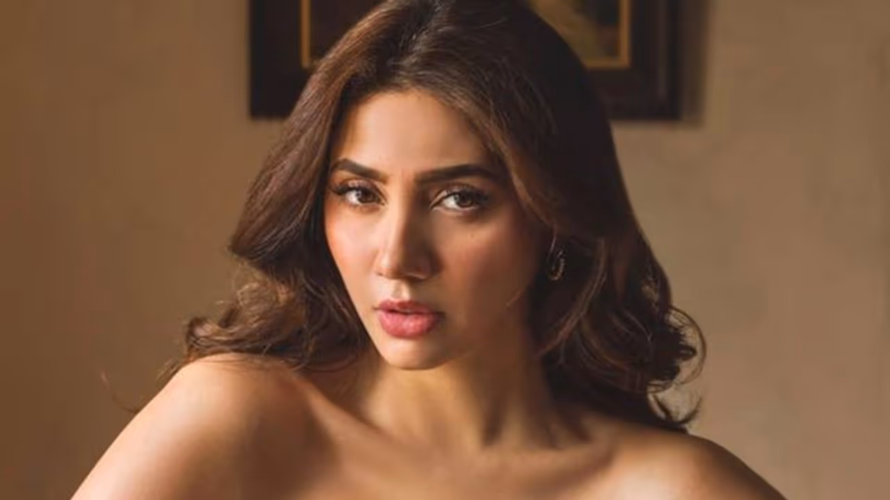 Shahrukh khan के साथ काम करने वाली पाकिस्तान के ये एक्ट्रेस क्यों हुई ट्रोल, एक शो पर हुआ विवाद Shahrukh khan के साथ काम करने वाली पाकिस्तान के ये एक्ट्रेस क्यों हुई ट्रोल, एक शो पर हुआ विवाद