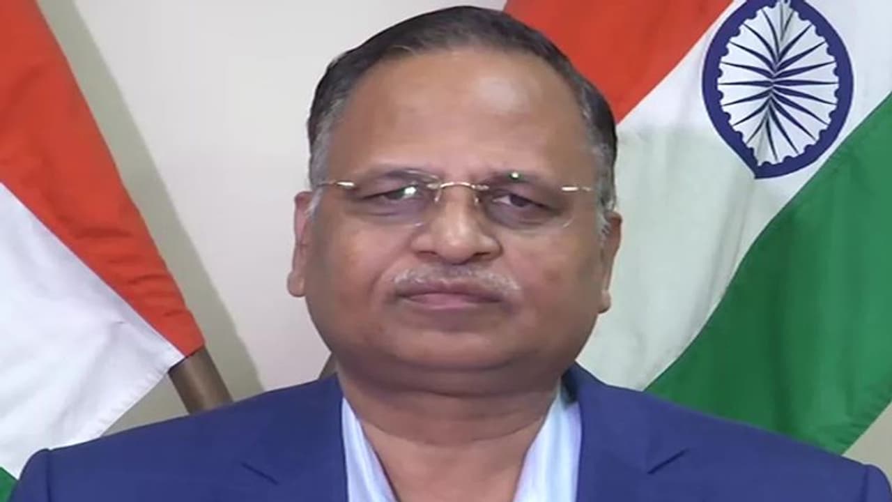 ఢిల్లీ ఆరోగ్య మంత్రి సత్యేంద్రజైన్ కి 14 రోజుల జ్యుడీషియల్ కస్టడీ... ఢిల్లీ ఆరోగ్య మంత్రి సత్యేంద్రజైన్ కి 14 రోజుల జ్యుడీషియల్ కస్టడీ...