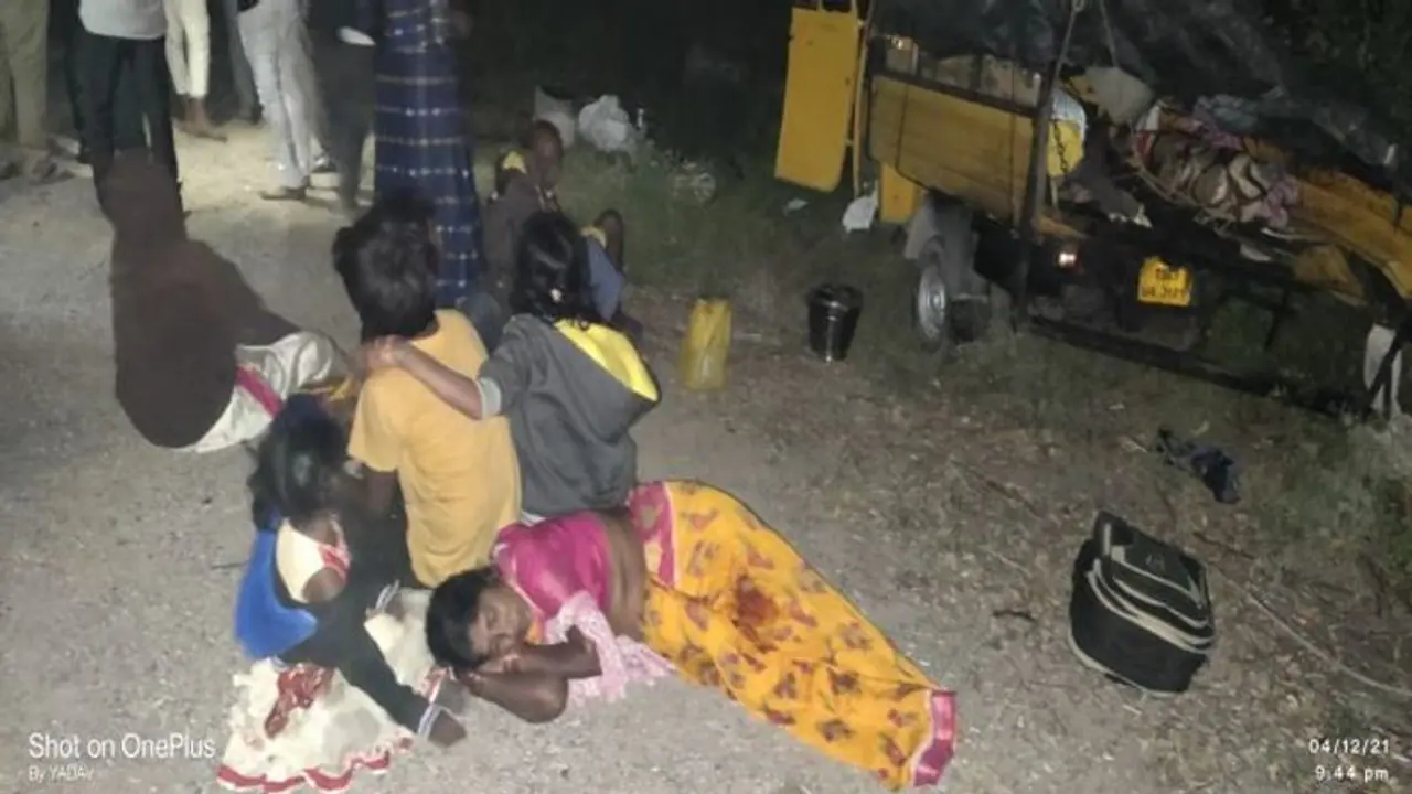 కరీంనగర్ జిల్లాలో ఘోర రోడ్డుప్రమాదం... 15మందికి తీవ్ర గాయాలు, నలుగురి పరిస్థితి విషమం