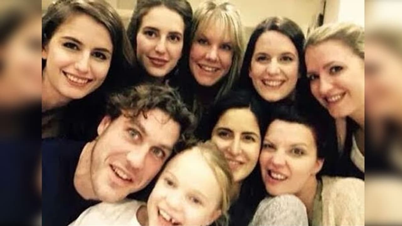 Katrina Kaif Vicky Marriage: मां बहनों के बाद अब कैटरीना की शादी में जुटा इकलौता भाई, यहां हुआ स्पॉट Katrina Kaif Vicky Marriage: मां बहनों के बाद अब कैटरीना की शादी में जुटा इकलौता भाई, यहां हुआ स्पॉट